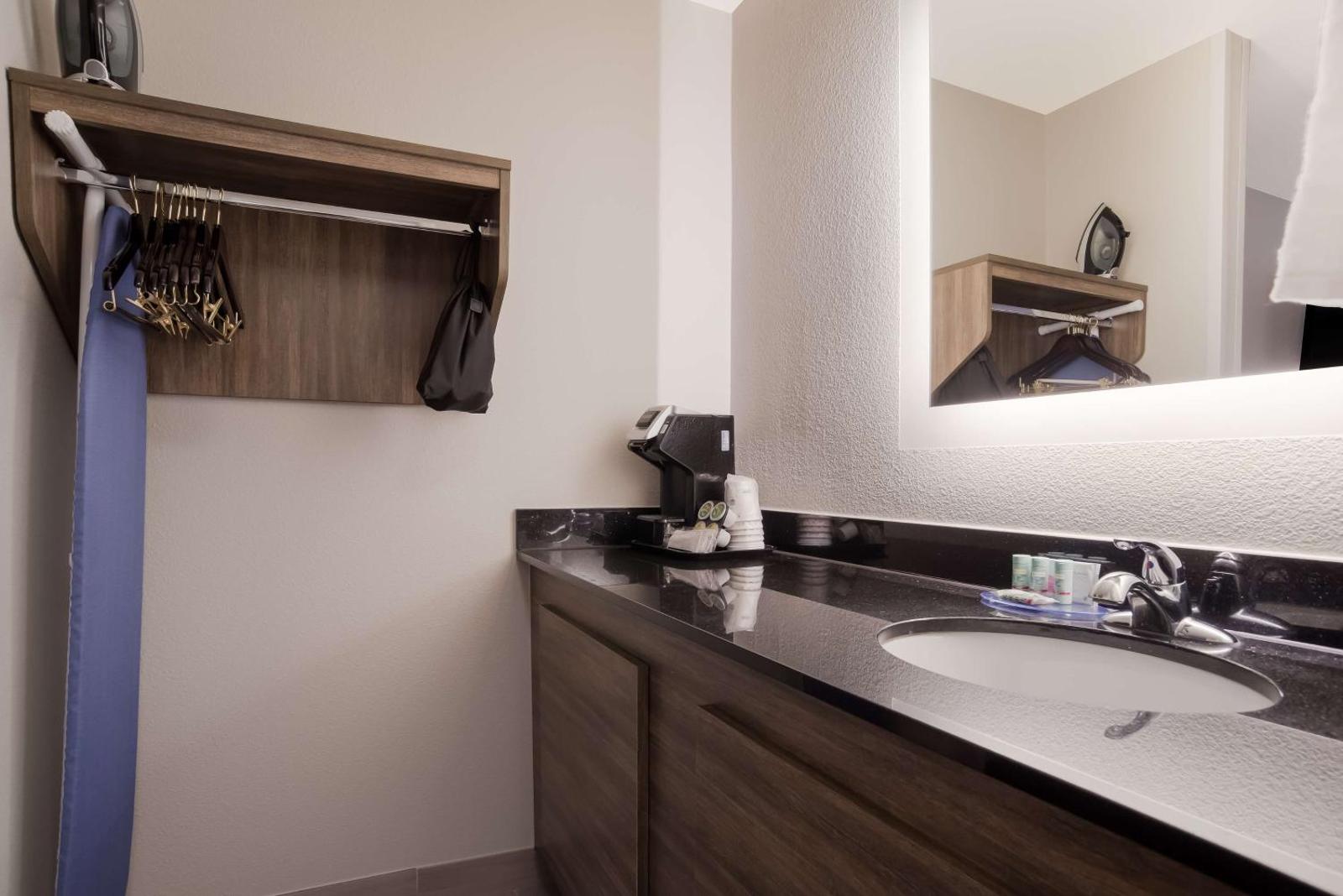 Best Western Flagship Inn